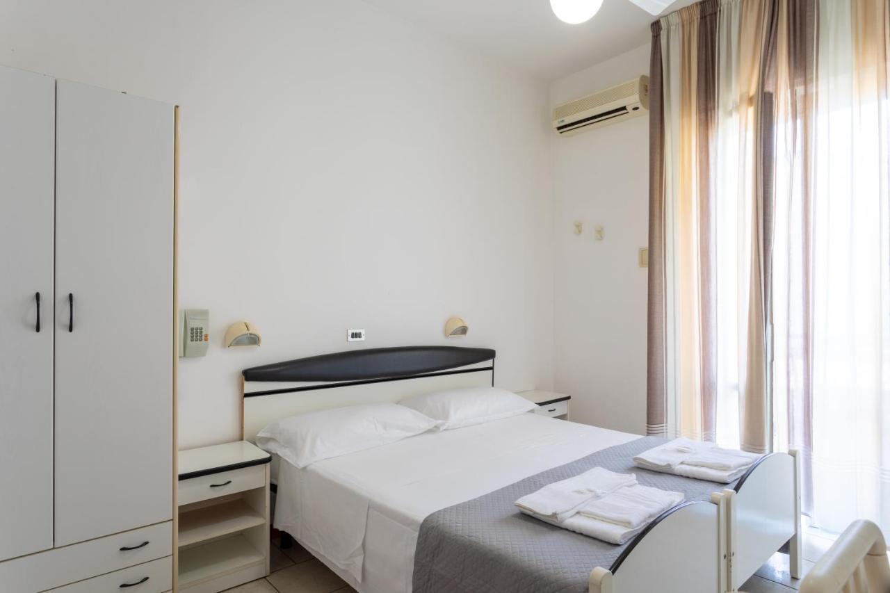 Hotel Rosalba San Mauro Mare Buitenkant foto