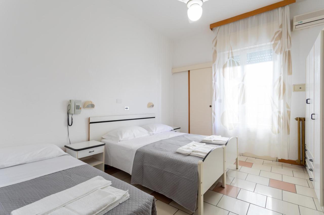Hotel Rosalba San Mauro Mare Buitenkant foto